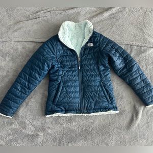 The North Face Girls' Reversible Mossbud Swirl Jacket, large, 14/16, teal, navy